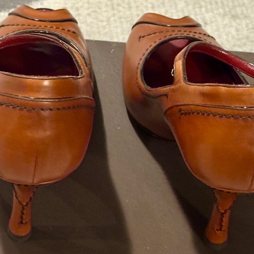 LOUIS VUITTON Drouot Open Toe Pump in Cognac Calf Leather - EXCELLENT SHAPE - Picture 10 of 15